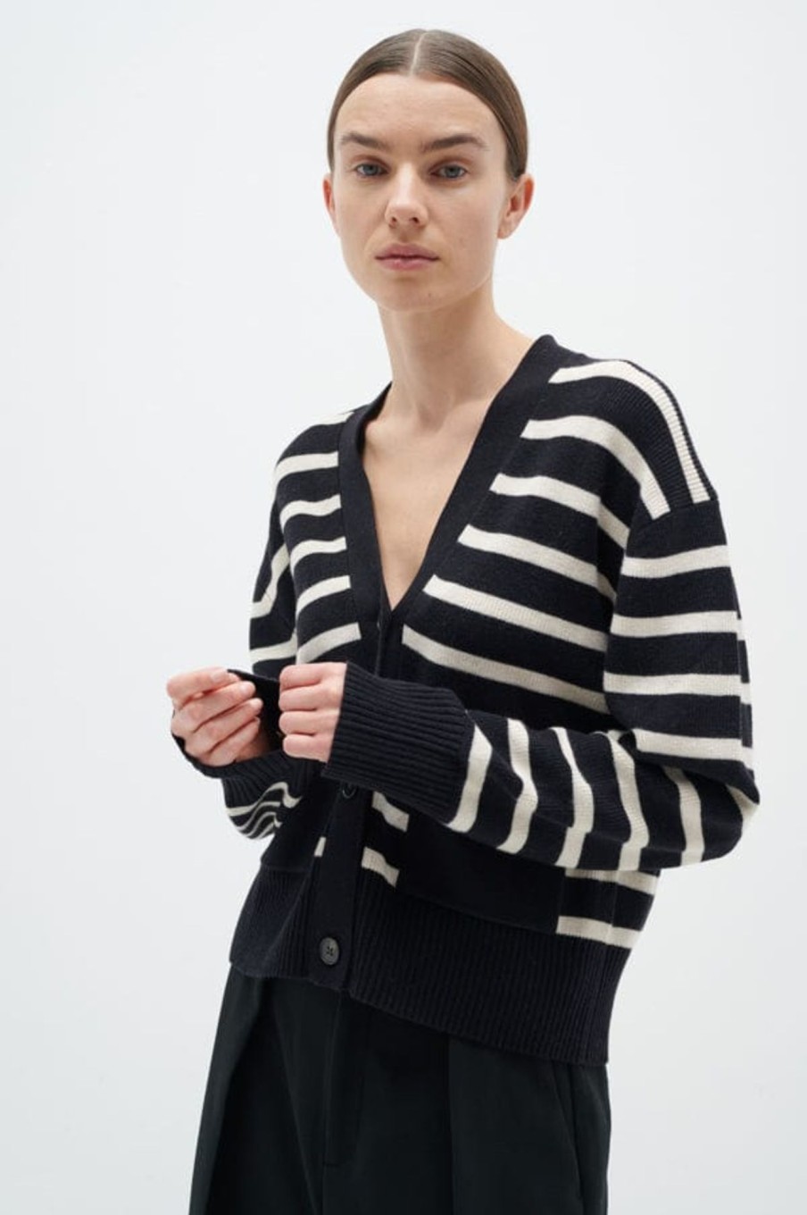 Klaer Inwear | Rafeeiw Small Cardigan / French Oak Black