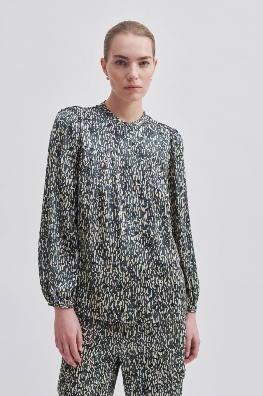 Klaer Second Female | Luna Shirt Woodland Gray